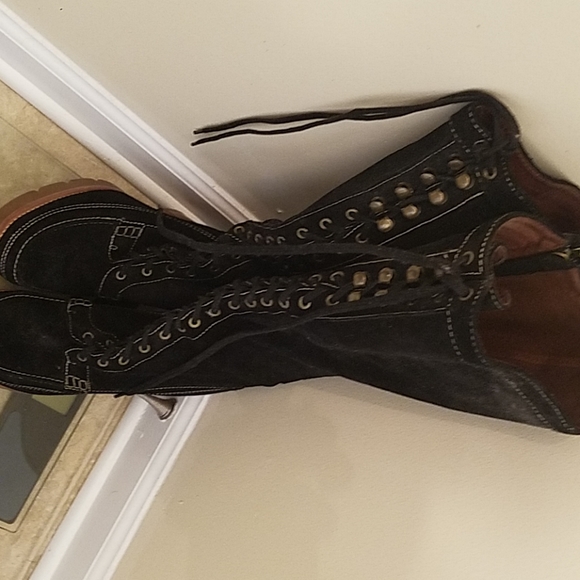 Suede boots - Picture 1 of 4